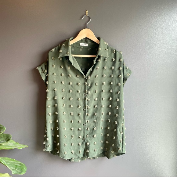 Short Sleeve Women Button Down Women Blouse Shirt Size Medium - Picture 3 of 7